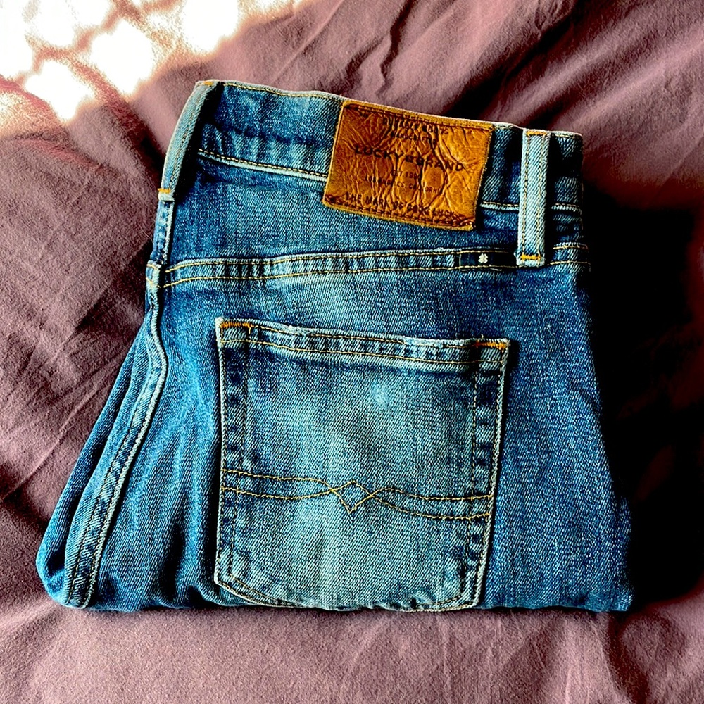 121 Slim Lucky Jeans in a size 30x30